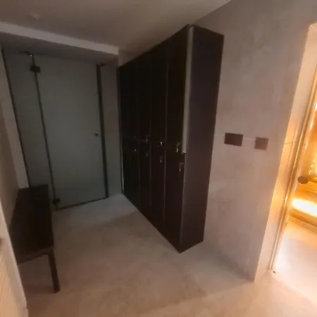 Park Apartment *